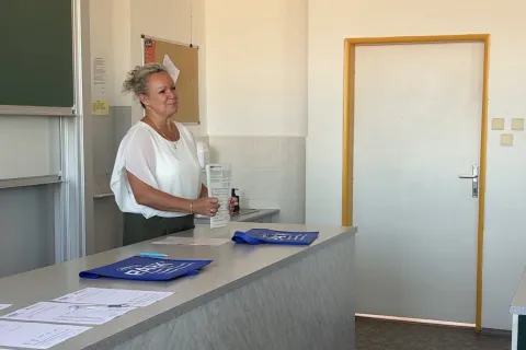 Předávání certifikátů z cambridgeských zkoušek B2 a C1
